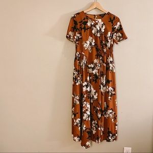 Simply Vera Floral Midi Short Sleeve Dress